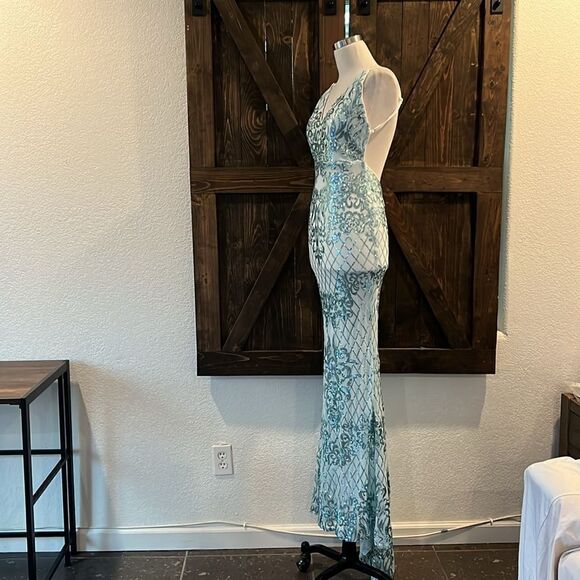 NWT Lin Lin Q Open Back Sequin Wedding Deep V Spaghetti Straps Baroque Dress - Picture 6 of 15